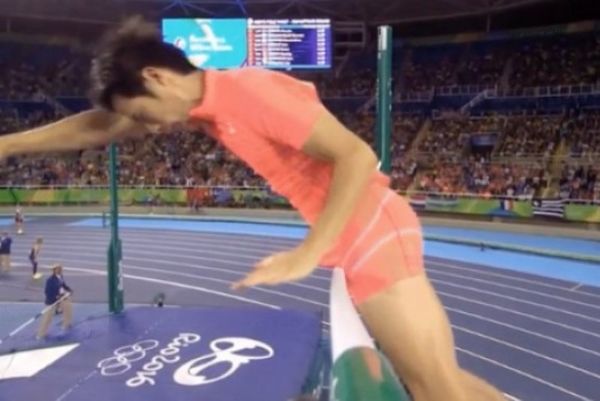 Ρίο 2016: Έριξε τον πήχη… με το πέος του! (video)