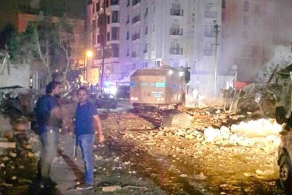 Τουρκία: Έκρηξη αυτοκινήτου έξω από αστυνομικό τμήμα με τρεις νεκρούς και δεκάδες τραυματίες