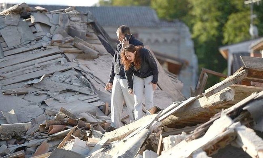 Ιταλία: Θρήνος στα χαλάσματα - Μειώνονται οι ελπίδες για επιζώντες - Εκατόμβη νεκρών(Pics & Vids)
