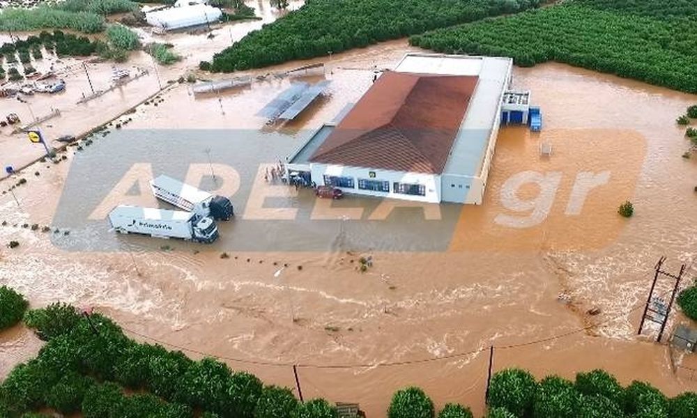 Απίστευτες σκηνές στην Λακωνία: Ελικόπτερο απεγκλώβισε 25 ανθρώπους από σούπερ μάρκετ