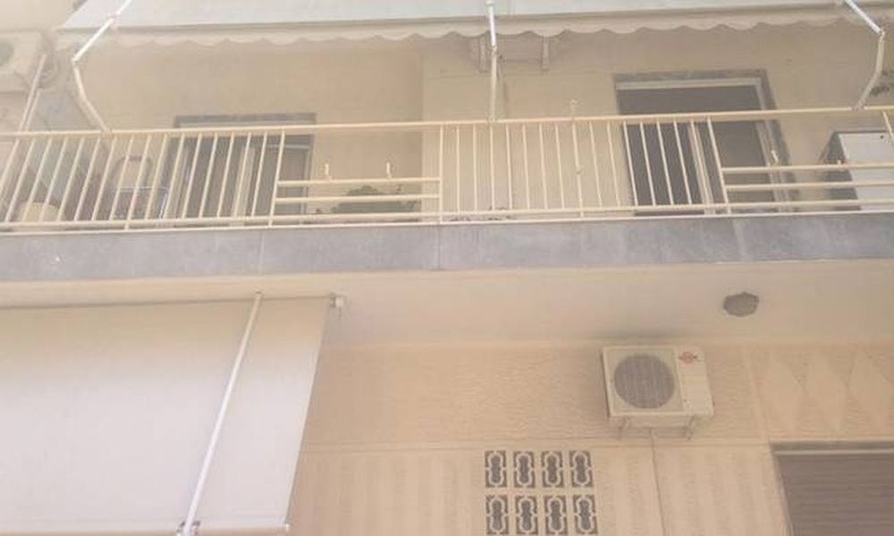  ΣΟΚ! Παιδάκι έπεσε από το μπαλκόνι του σπιτιού του στην Καλλιθέα