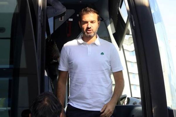 Πετάει «πληγωμένος» για αποδείξεις