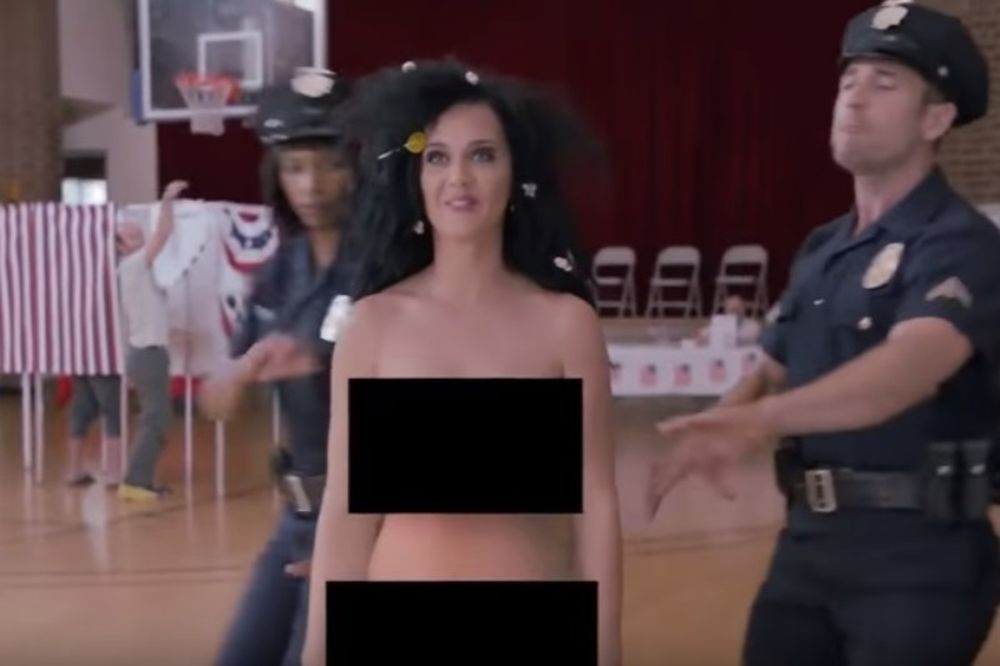 Συνέλαβαν γυμνή την Κέιτι Πέρι (video)