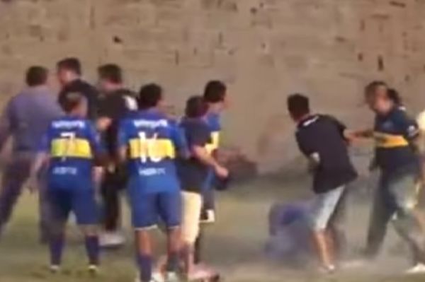 Ξύλο και βία σε ποδοσφαιρικό αγώνα της Αργεντινής (video)