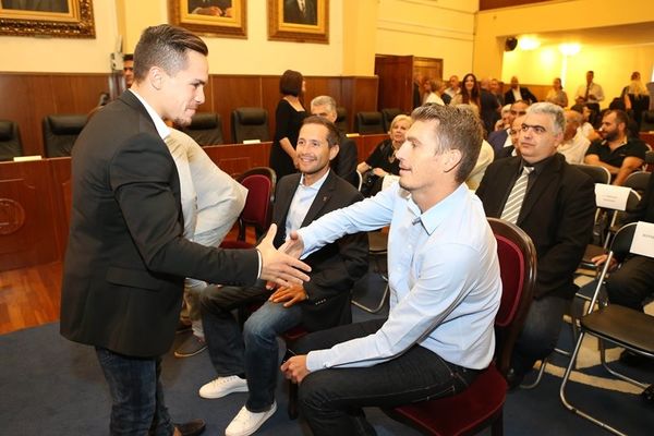 Ο δήμος Πειραιά απένειμε το χρυσό μετάλλιο της πόλης στους Ολυμπιονίκες του Ρίο