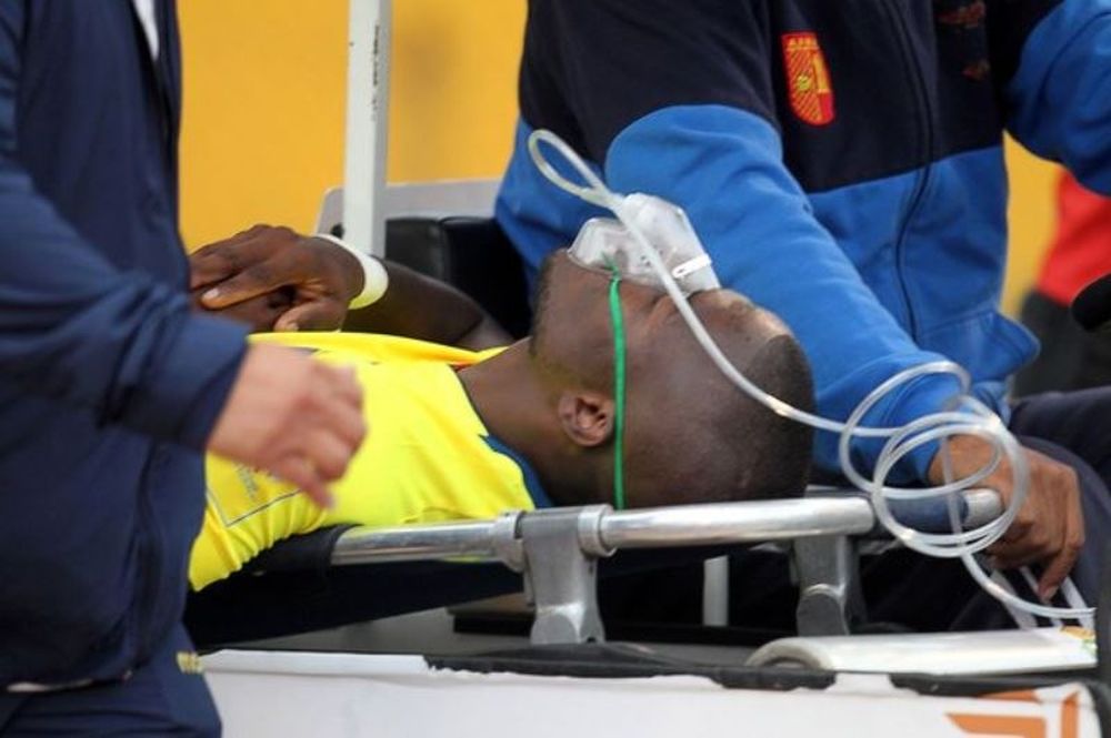 Έκανε τον τραυματία στο γήπεδο για να ξεφύγει από την αστυνομία! (video) 