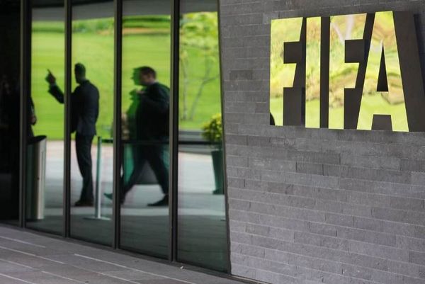 Εργάτης μήνυσε τη FIFA