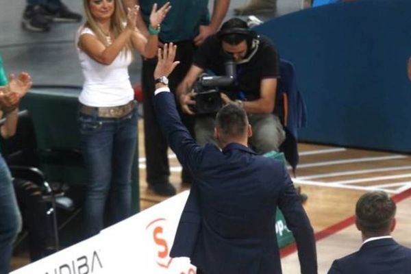 Το «ευχαριστώ» του Σάρας και η αγκαλιά με Πεδουλάκη (photos)