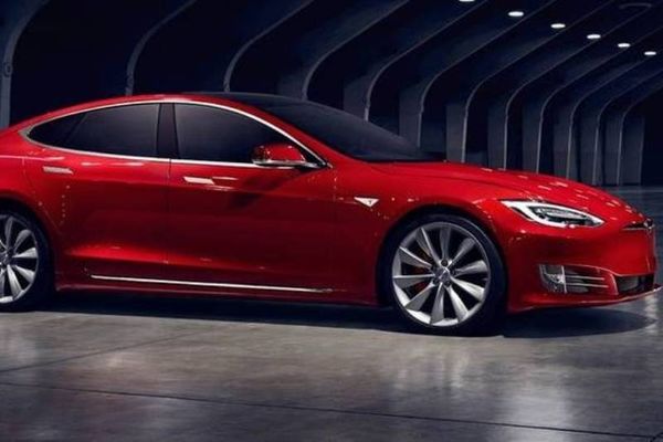 Ποια (ακριβή) μάρκα ξεπέρασε τις Mercedes και BMW στις ΗΠΑ;