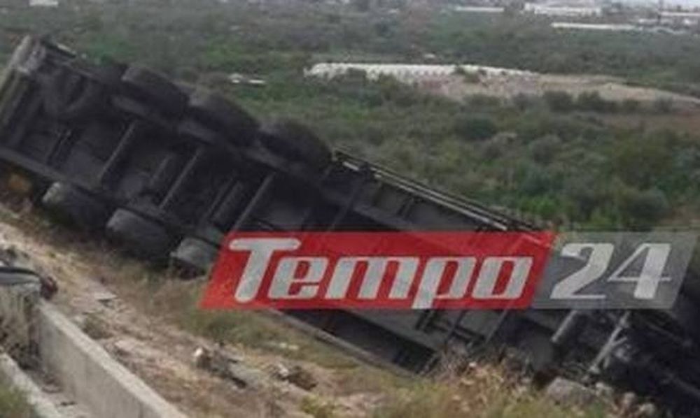 Τραγωδία στην άσφαλτο: Μία νεκρή από σύγκρουση αυτοκινήτου με φορτηγό στο Αίγιο (Σκληρές εικόνες)