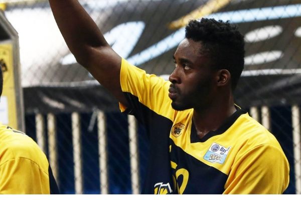 Πρώην παίκτης της ΑΕΚ στο... στόχαστρο της Μπαρτσελόνα