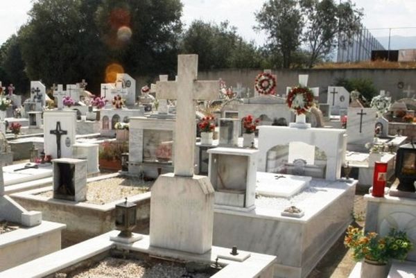 Απίστευτο! Δείτε τι μακάβριο συμβαίνει στο νεκροταφείο Τρικάλων (photos+video)