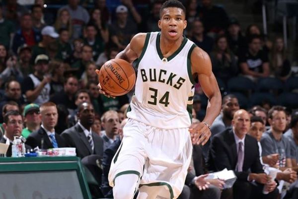 NBA: Εντυπωσιακός ο Giannis στο… ντεμπούτο του Παπαγιάννη (videos)