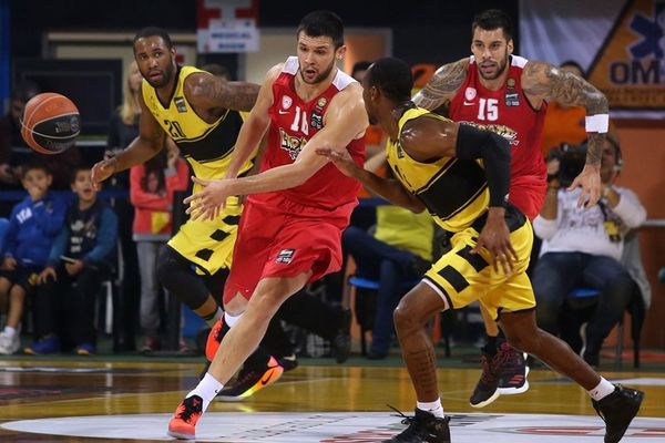 Αρης – Ολυμπιακός 63-70: Πέρασαν από το Αλεξάνδρειο οι «ερυθρόλευκοι» 