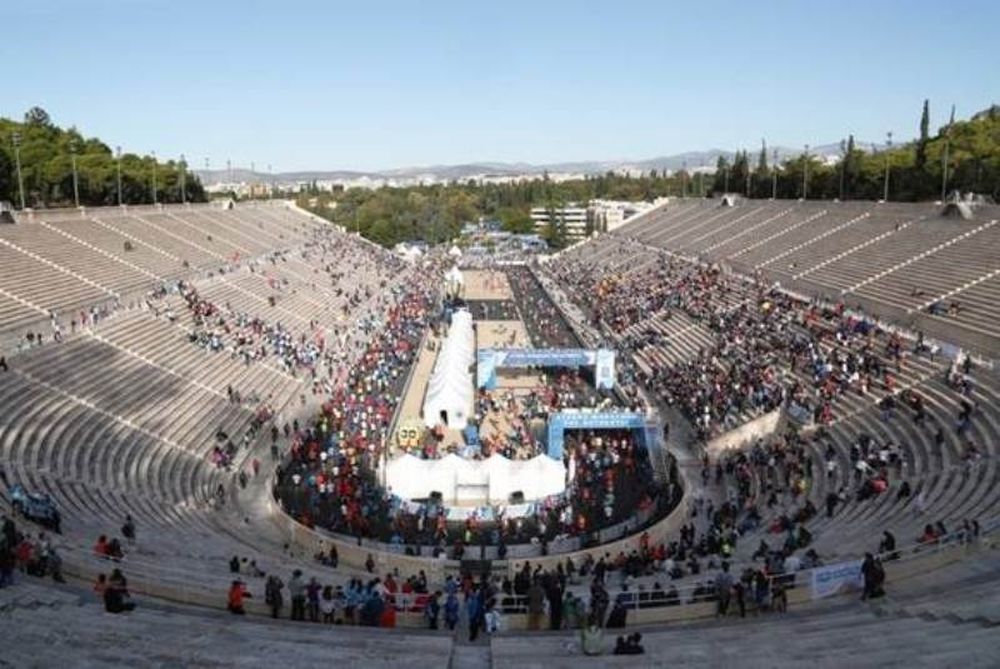 Μαραθώνιος 2016: Απίστευτη γκάφα με την ελληνική σημαία (photos)