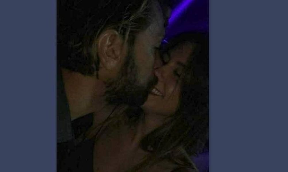  Γιάννης Μαρακάκης: Παθιασμένα φιλιά με τη σύζυγό του στα μπουζούκια (φωτο)