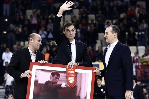 Ολυμπιακός - Μπαρτσελόνα: Τιμήθηκε ο Μπαρτζώκας (photos)