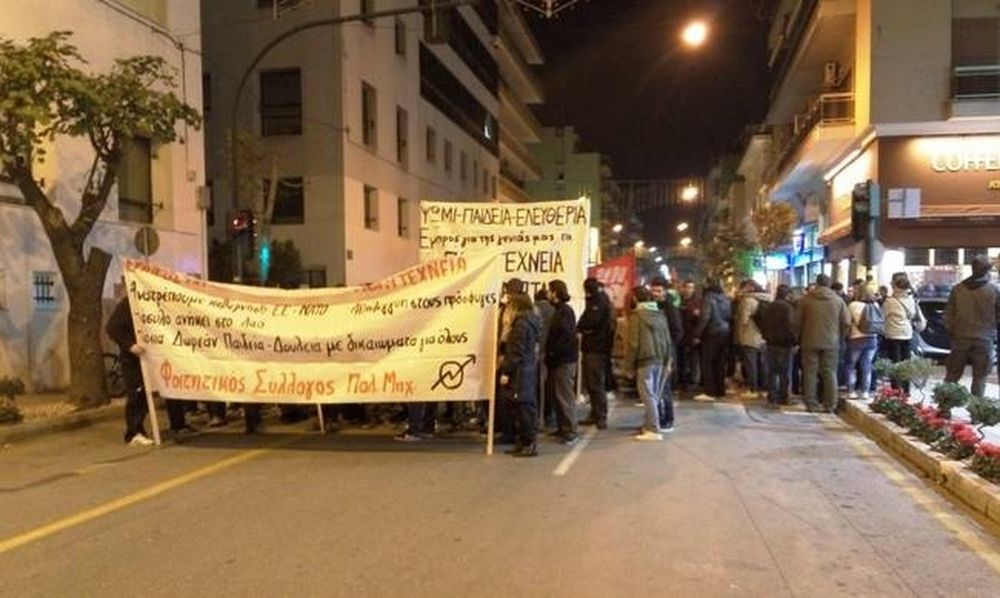 Επέτειος Πολυτεχνείου: Μολότοφ και πετροπόλεμος μετά την πορεία στο Βόλο