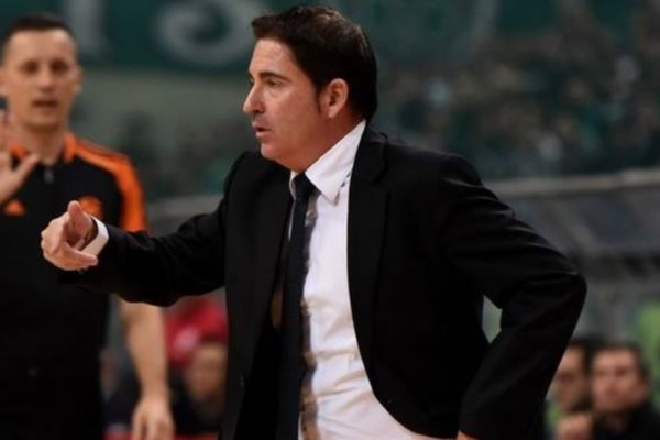 Πασκουάλ: «Έδωσαν φάουλ που δεν ήταν οι διαιτητές»