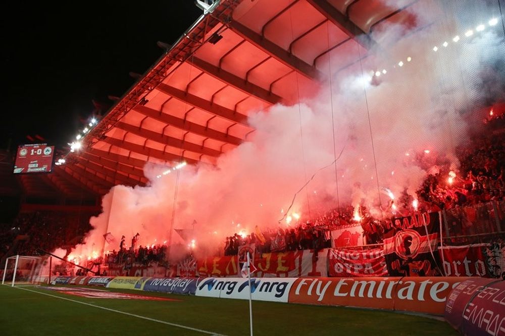 Super League: Πρόστιμο σε Ολυμπιακό για το ντέρμπι
