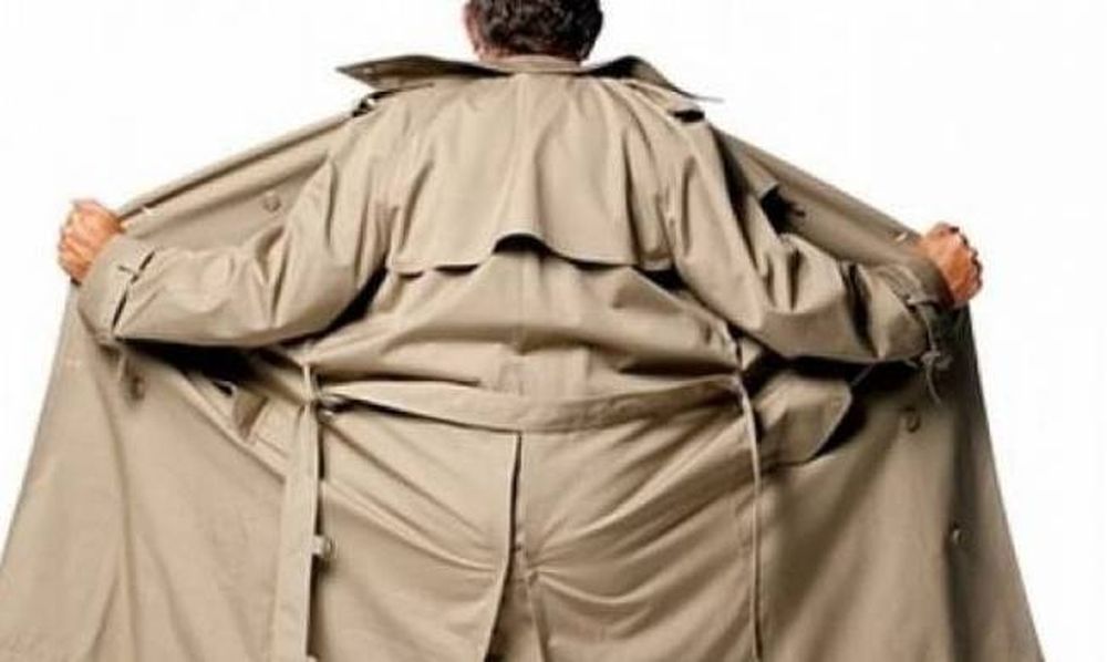 Τον έπιασαν επ’ αυτοφώρω να αυνανίζεται έξω από σχολείο