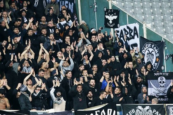ΠΑΟΚ: Απίστευτο… πάρτι έξω από το «Αρτέμιο Φράνκι» (video)