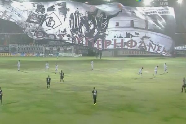 Το γιγαντιαίο πανό των οπαδών του ΟΦΗ (photo)