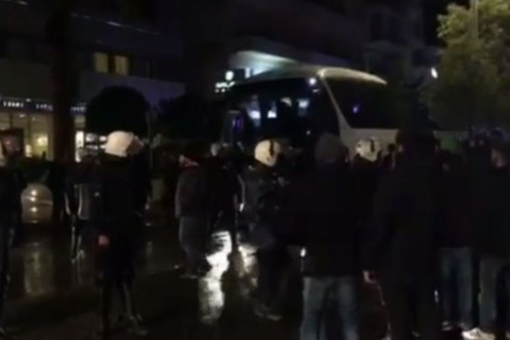 Έξαλλος ο κόσμος του Παναθηναϊκού: «Δε θα μπείτε στη Λεωφόρο ξεφτίλες -  Ιταλέ σήκω φύγε τώρα»!
