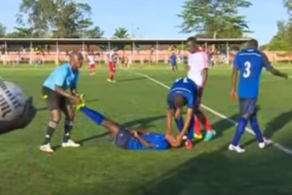 Σοκαριστικό video: Ποδοσφαιριστής «έσβησε» στο γήπεδο! 