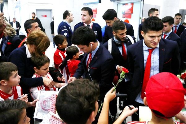 Ολυμπιακός: «Ερυθρόλευκη» αποθέωση στην Κύπρο (photos)