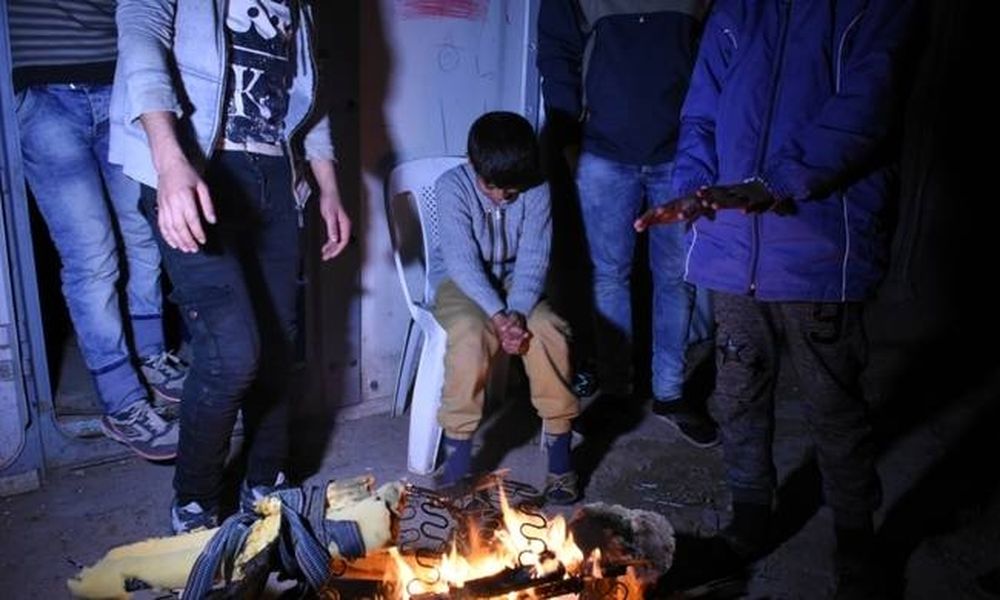  Χίος: Σε απόγνωση οι πρόσφυγες - Χωρίς ρεύμα και νερό για μέρες ο καταυλισμός της Σούδας