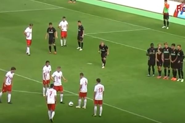 Η τέλεια κομπίνα για εκτέλεση φάουλ (video)