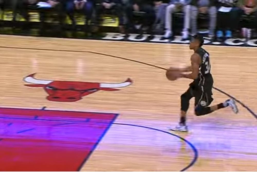 ΝΒΑ: Δεν θα μπορούσε να λείπει από το Top 10 ο «Greek Freak» (video)