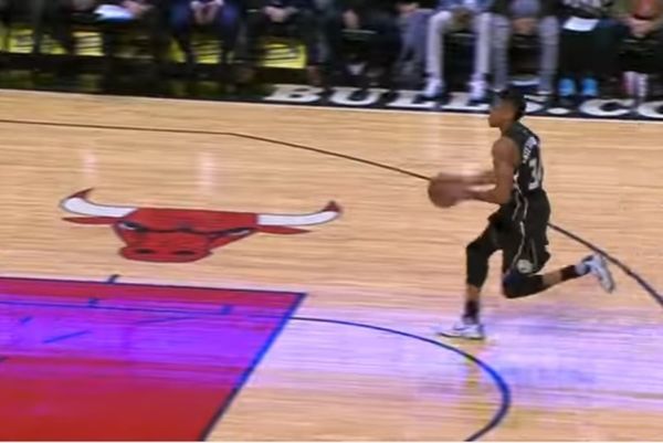 ΝΒΑ: Δεν θα μπορούσε να λείπει από το Top 10 ο «Greek Freak» (video)