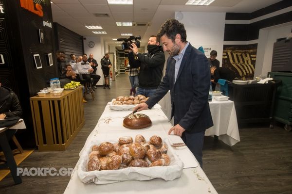 ΠΑΟΚ: Η κοπή της πρωτοχρονιάτικης πίτας (photos+video)