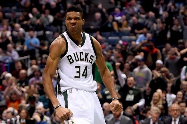 Ο Greek Freak συνεχίζει να εντυπωσιάζει το NBA (vid)