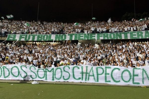 Συγκίνηση: Η Σαπεκοένσε επέστρεψε στο γήπεδο μετά το αεροπορικό δυστύχημα