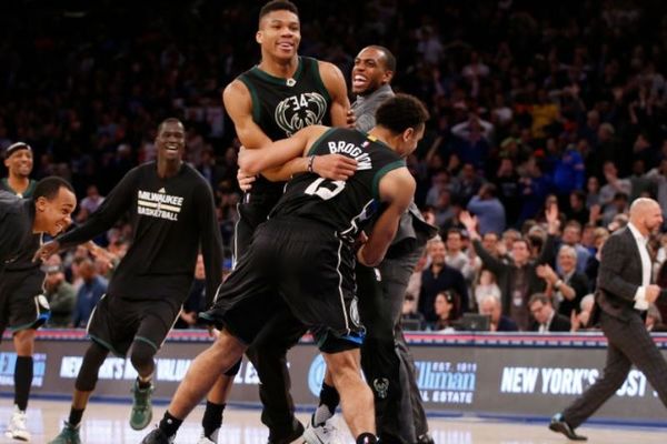 Υποκλίθηκαν και οι Knicks στον Αντετοκούνμπο (video)