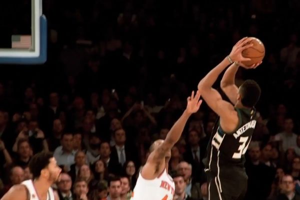 Το απίστευτο buzzer beater του Αντετοκούνμπο σε αργή κίνηση και ο… χαμός στον πάγκο! (videos)