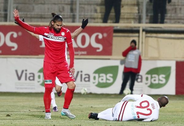 Super League: Τρεις αγωνιστικές στον Λισγάρα για το «εγκληματικό» τάκλιν στον Σεμπά