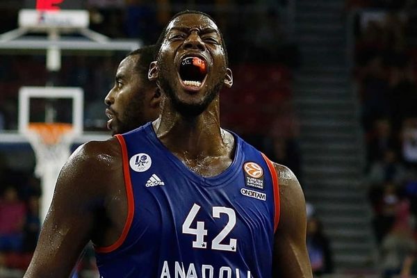 Το κάρφωμα της βραδιάς ο Ντάνστον (video)