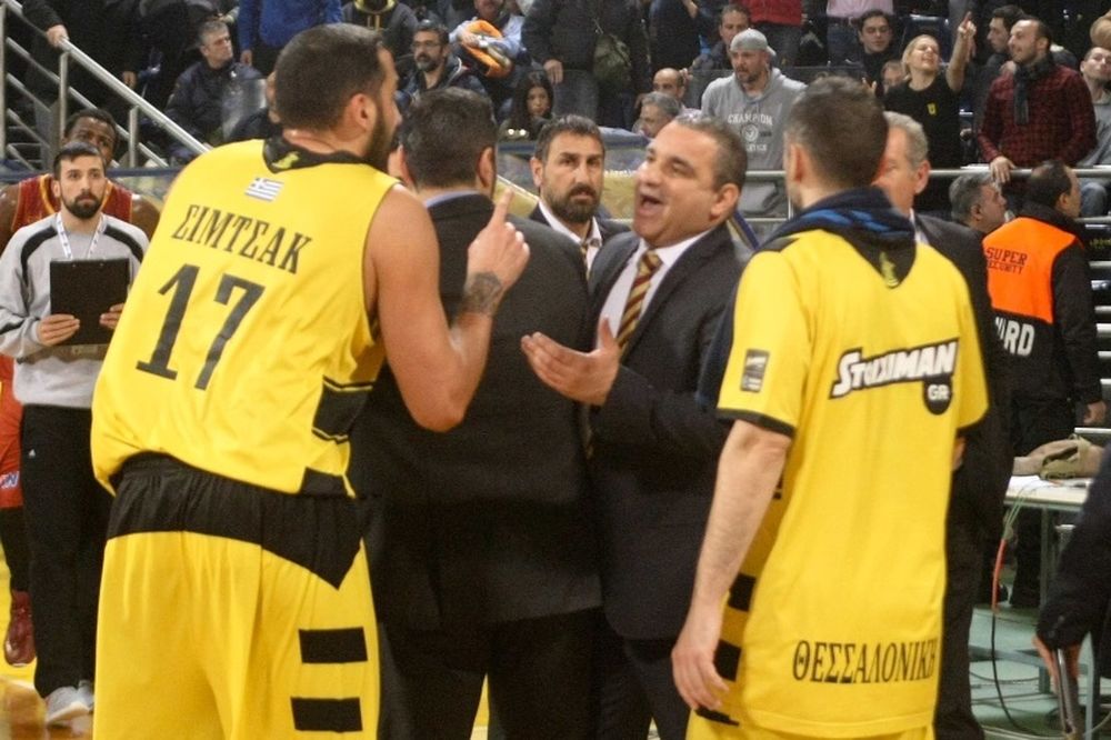 Χαμός στο Παλέ με Κωνσταντινίδη-Σίμτσακ: «Φοράω παντελόνια!»