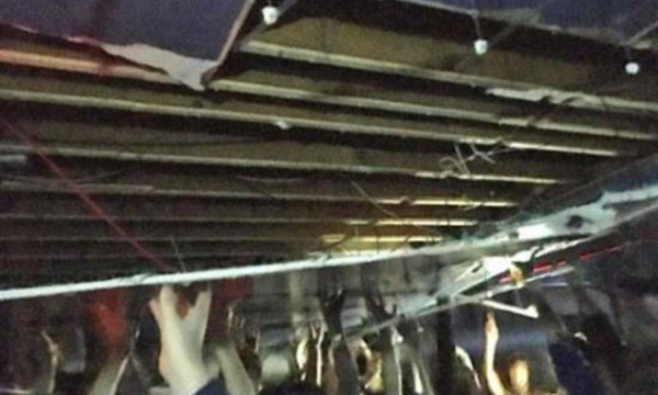 Απίστευτο: Έπεσε η οροφή σε κλαμπ του Μάντσεστερ και οι άνθρωποι την κράταγαν με τα χέρια τους!