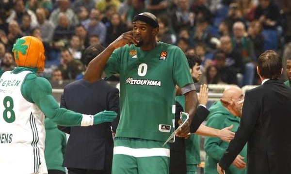 Σίνγκλετον: Αποθέωσε τον... μικρό αδερφό του, Τζέιμς! (pic)
