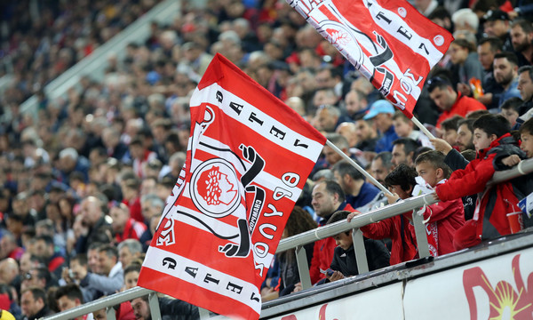 Ολυμπιακός: Βγαίνουν τα «μαγικά χαρτάκια» με ΑΕΚ