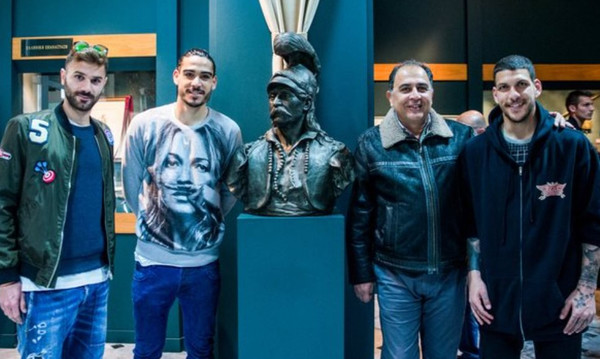 «Μάχη» παραμονής και επίσκεψη με… νόημα (photos)