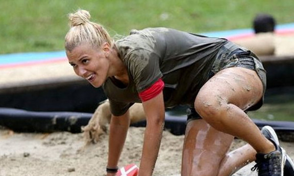 Survivor: Χωρίς σουτιέν η Λάουρα!
