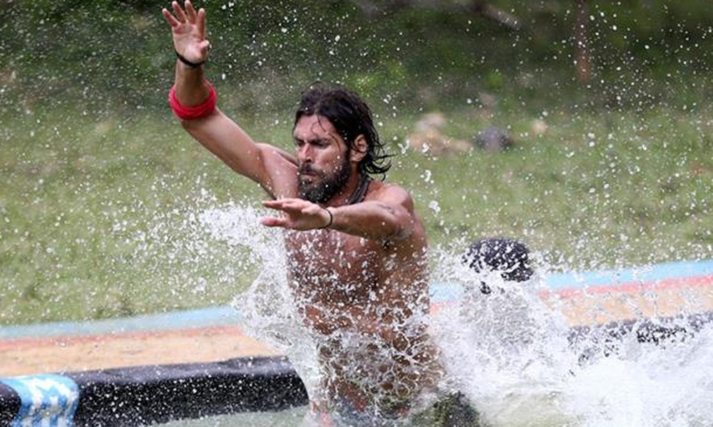 Survivor: Επικό βίντεο - Ο Σπαλιάρας παίζει μπασκετάκι και… μιλάει βρώμικα!