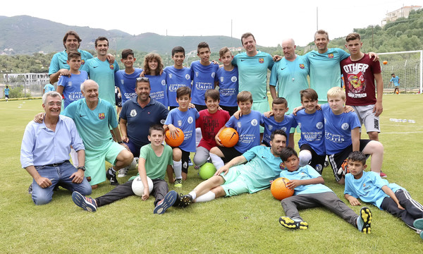 «Ήρωες» για ντόπιους και πρόσφυγες τα «ιερά τέρατα» της Μπαρτσελόνα