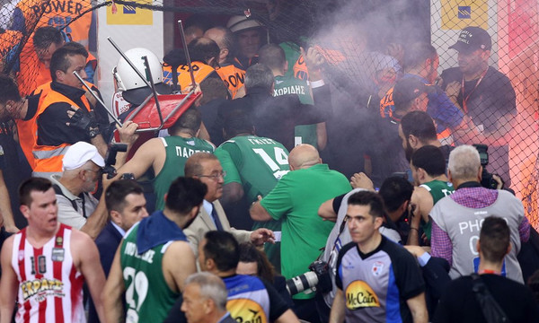 Στόλης: «Χτύπησα στον ώμο και στο γόνατο από φουσκωτούς»